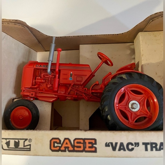 Vintage 1988 Ertl “Vac” Tractor NIB - Picture 6 of 6